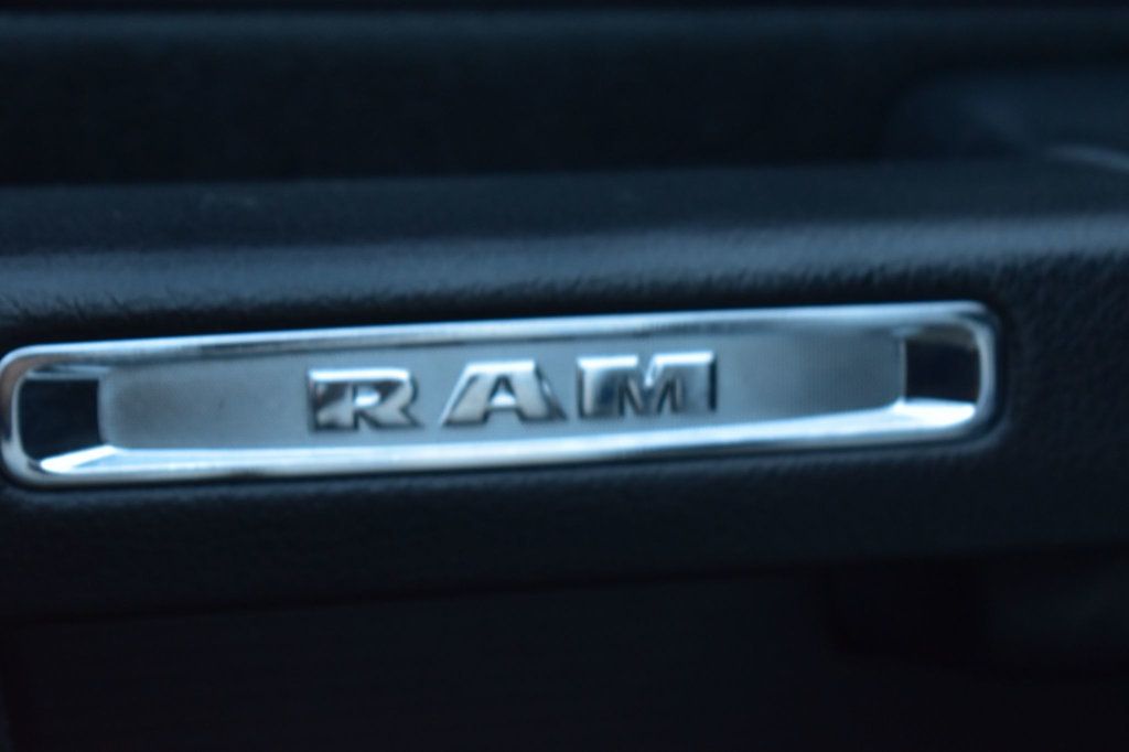 2016 Ram 1500 4WD Crew Cab 140.5" Laramie - 22839310 - 58