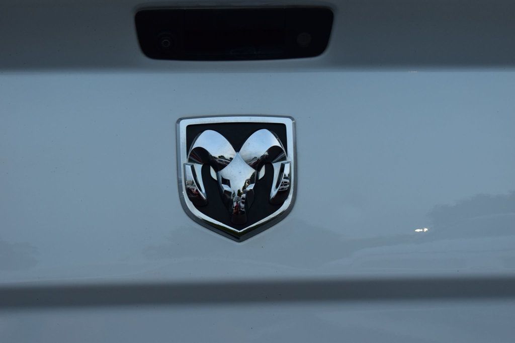 2016 Ram 1500 4WD Crew Cab 140.5" Laramie - 22839310 - 64