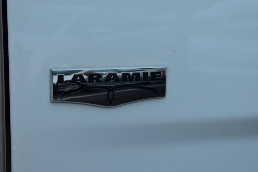 2016 Ram 1500 4WD Crew Cab 140.5" Laramie - 22839310 - 65