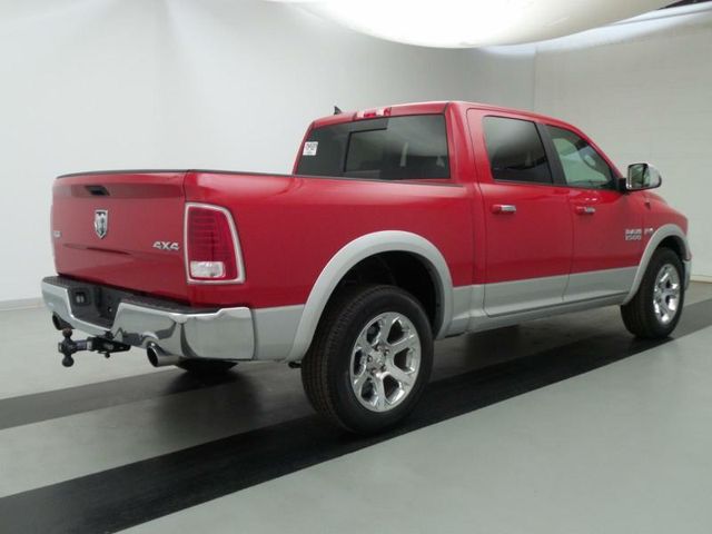 2016 Ram 1500 4WD Crew Cab 140.5" Laramie - 15400145 - 3