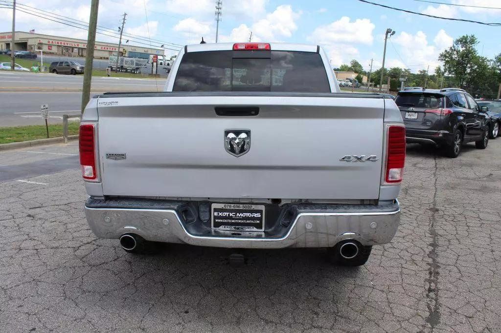 2016 Ram 1500 4WD Crew Cab 140.5" Laramie - 22397523 - 9