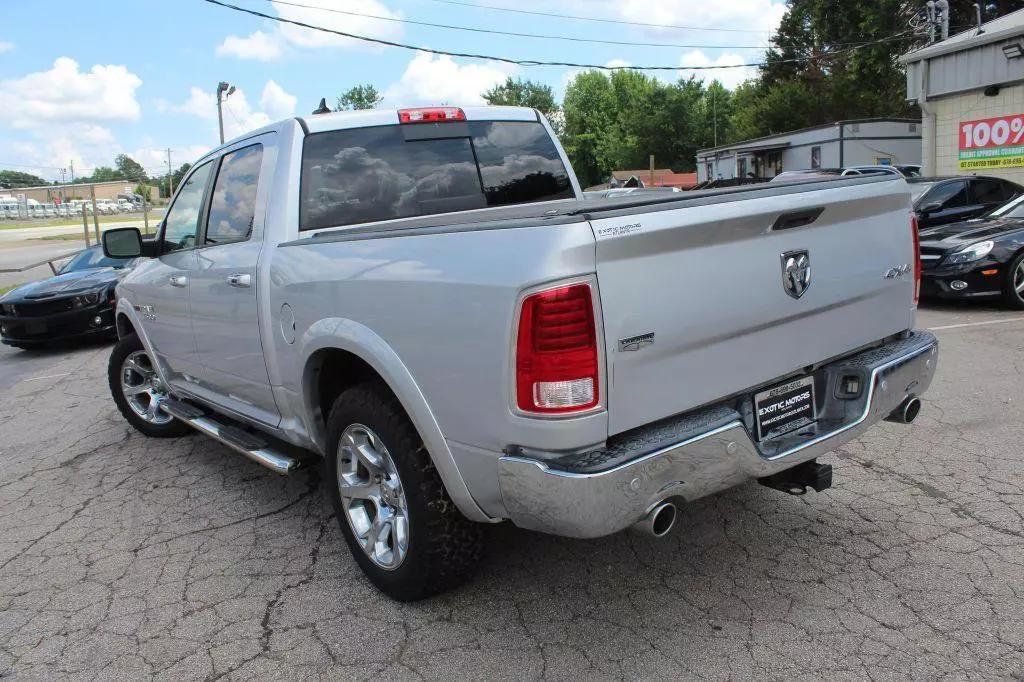 2016 Ram 1500 4WD Crew Cab 140.5" Laramie - 22397523 - 10