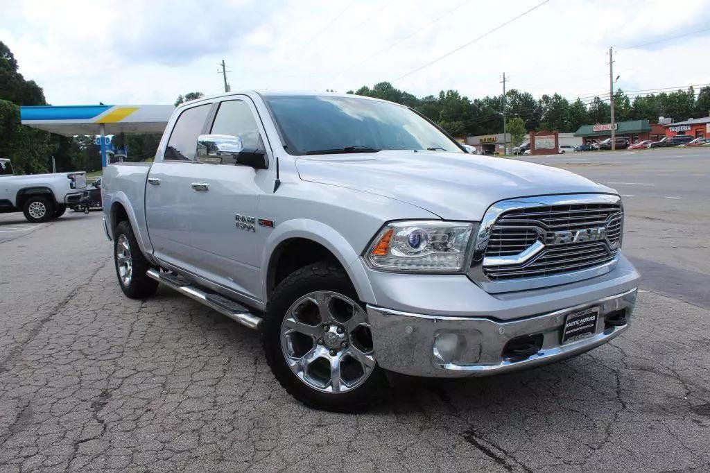 2016 Ram 1500 4WD Crew Cab 140.5" Laramie - 22397523 - 4