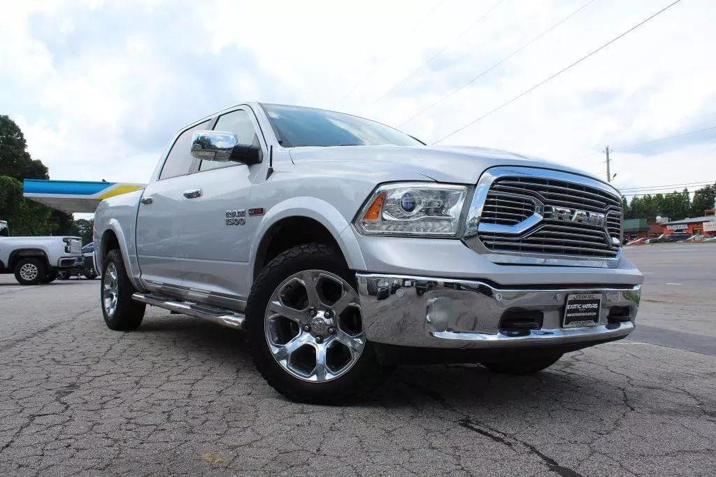 2016 Ram 1500 4WD Crew Cab 140.5" Laramie - 22397523 - 5