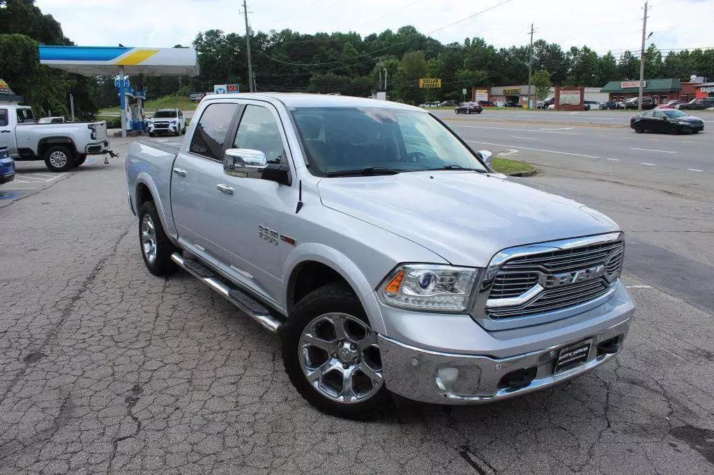 2016 Ram 1500 4WD Crew Cab 140.5" Laramie - 22397523 - 6