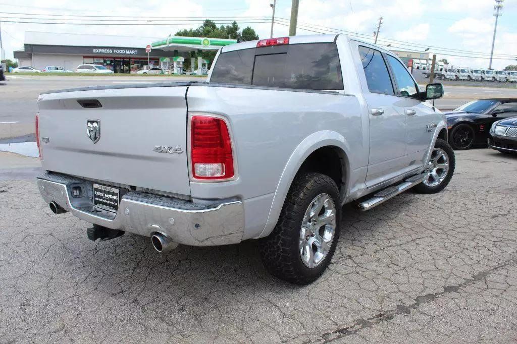 2016 Ram 1500 4WD Crew Cab 140.5" Laramie - 22397523 - 7