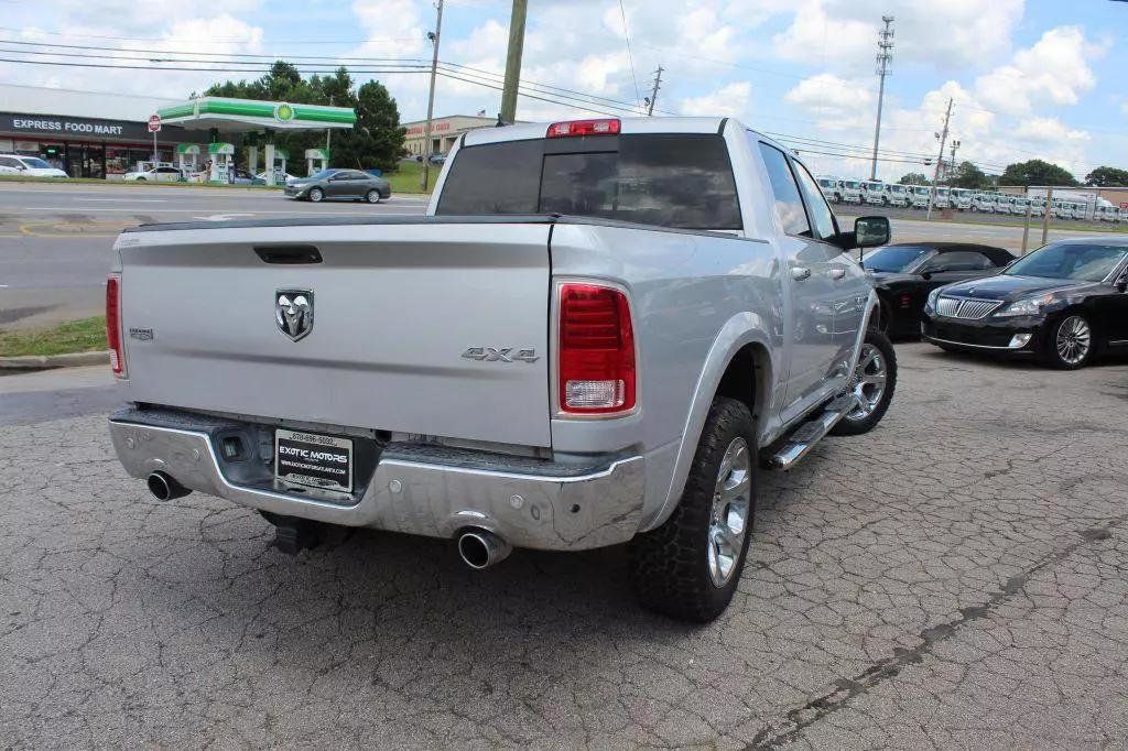 2016 Ram 1500 4WD Crew Cab 140.5" Laramie - 22397523 - 8