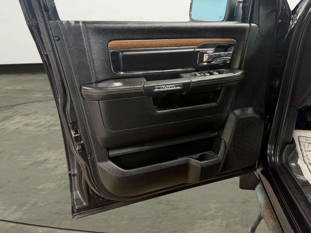 2016 Ram 1500 4WD Crew Cab 140.5" Laramie - 22982595 - 12