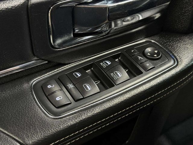 2016 Ram 1500 4WD Crew Cab 140.5" Laramie - 22982595 - 13