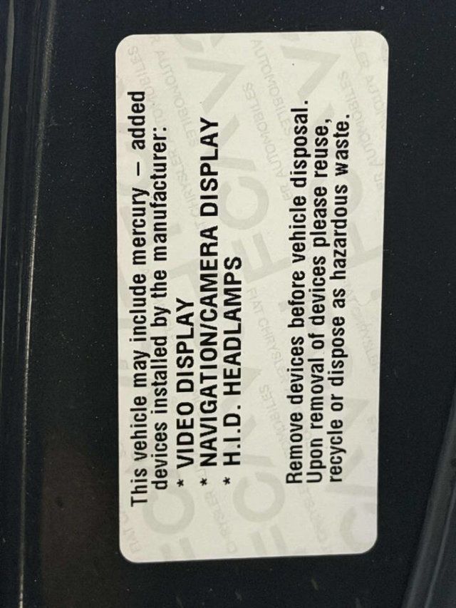 2016 Ram 1500 4WD Crew Cab 140.5" Laramie - 22982595 - 17
