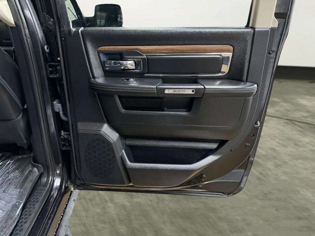 2016 Ram 1500 4WD Crew Cab 140.5" Laramie - 22982595 - 25
