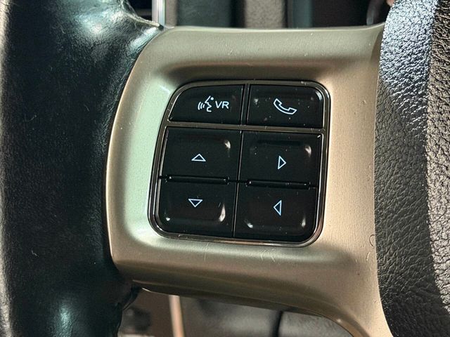 2016 Ram 1500 4WD Crew Cab 140.5" Laramie - 22982595 - 30