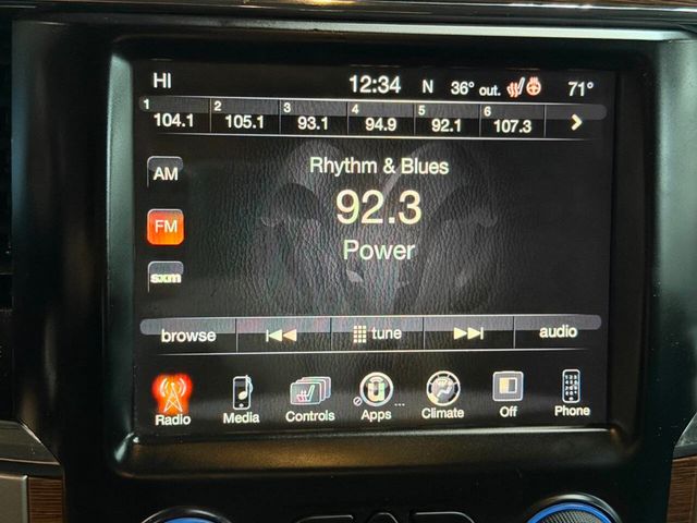 2016 Ram 1500 4WD Crew Cab 140.5" Laramie - 22982595 - 35