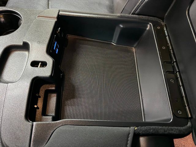 2016 Ram 1500 4WD Crew Cab 140.5" Laramie - 22982595 - 46