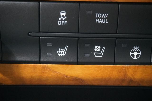 2016 Ram 1500 4WD Crew Cab 140.5" Longhorn - 23000877 - 22