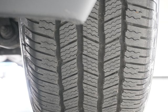 2016 Ram 1500 4WD Crew Cab 140.5" Longhorn - 23000877 - 30