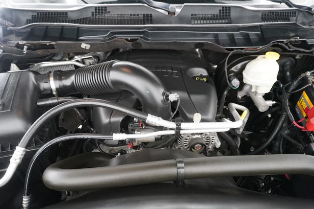 2016 Ram 1500 4WD Crew Cab 140.5" Longhorn - 23000877 - 31