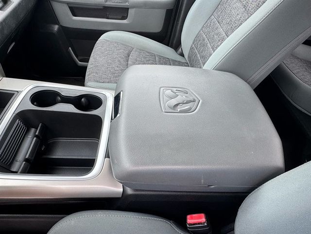 2016 Ram 1500 4WD Crew Cab 140.5" SLT - 23033904 - 18