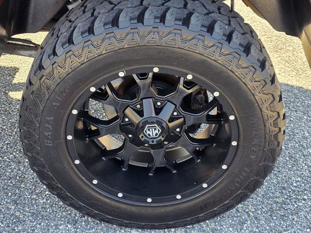 2016 Ram 1500 4WD Crew Cab 140.5" SLT - 22982681 - 34