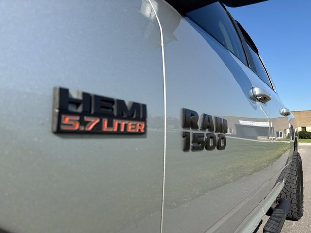 2016 Ram 1500 4WD Crew Cab 140.5" Sport - 23099155 - 10