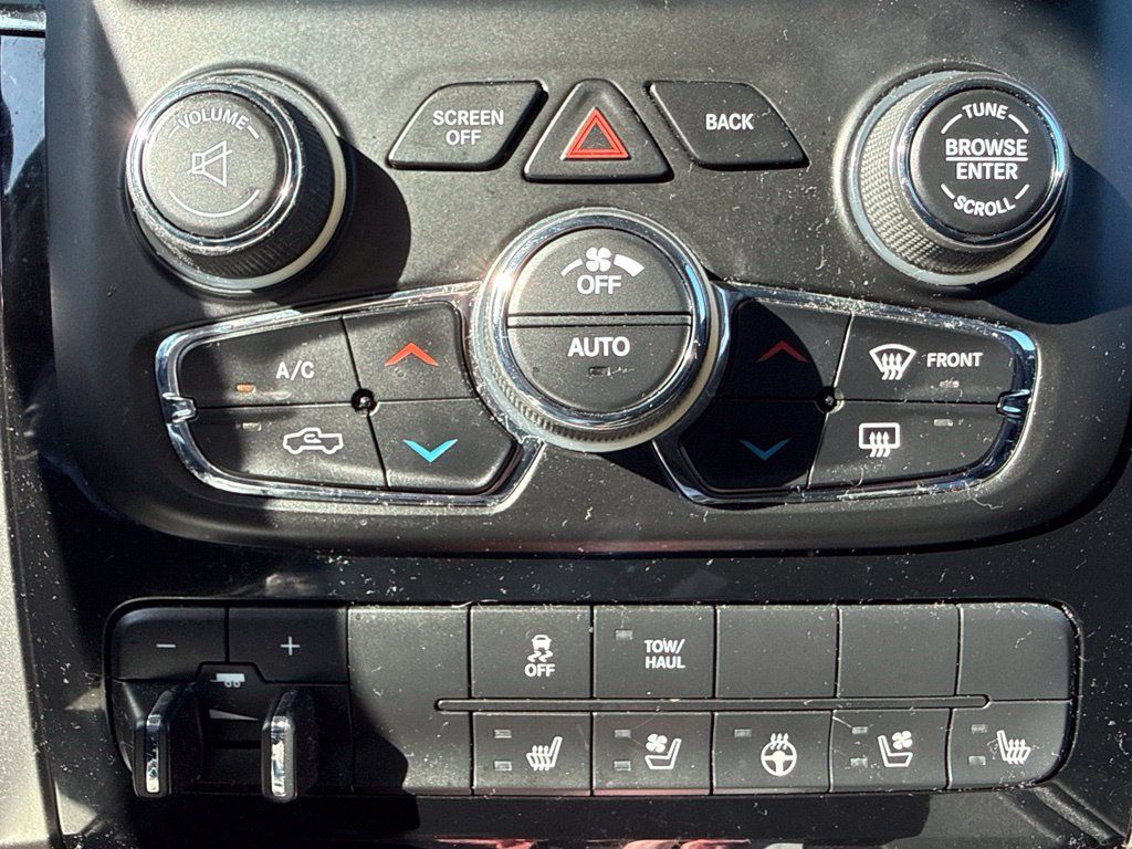 2016 Ram 1500 4WD Crew Cab 140.5" Sport - 23099155 - 21