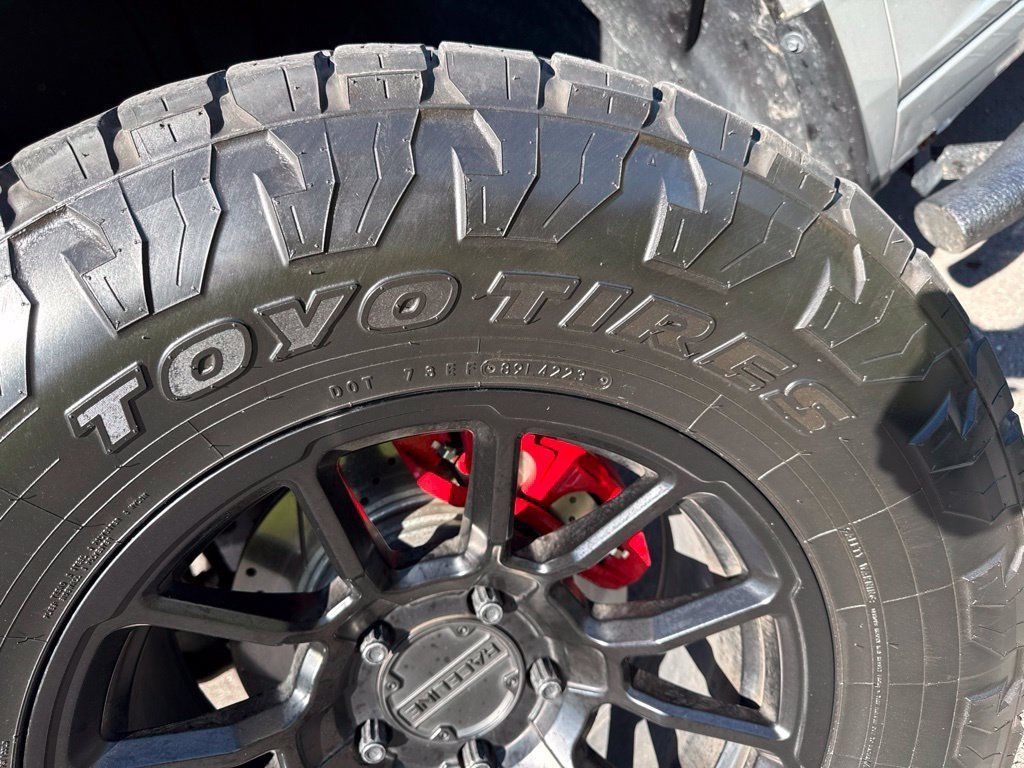 2016 Ram 1500 4WD Crew Cab 140.5" Sport - 23099155 - 3