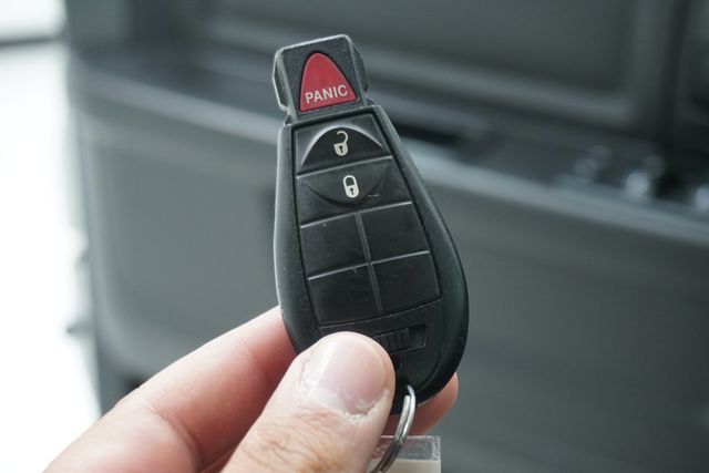 2016 Ram 1500 4WD Crew Cab 140.5" Tradesman - 22968888 - 13