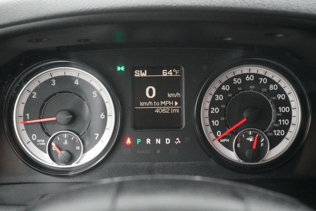 2016 Ram 1500 4WD Crew Cab 140.5" Tradesman - 22968888 - 16