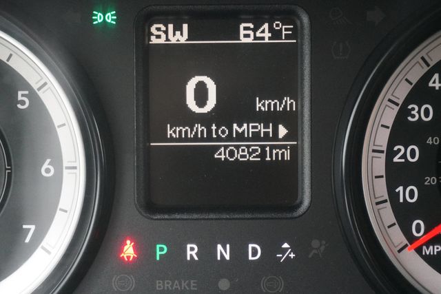 2016 Ram 1500 4WD Crew Cab 140.5" Tradesman - 22968888 - 17