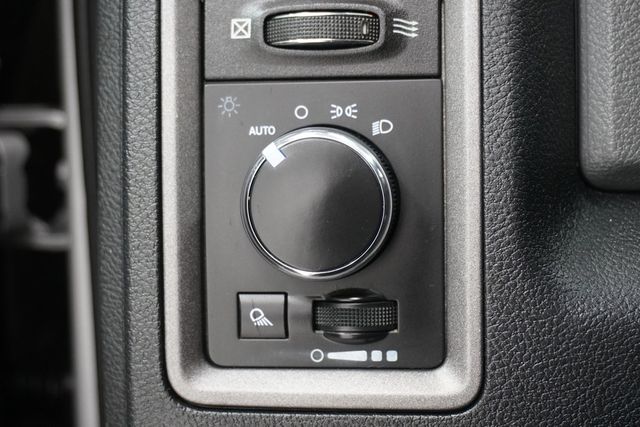 2016 Ram 1500 4WD Crew Cab 140.5" Tradesman - 22968888 - 18