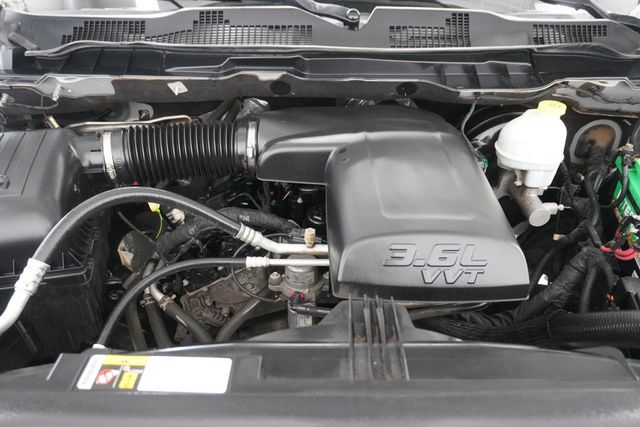 2016 Ram 1500 4WD Crew Cab 140.5" Tradesman - 22968888 - 24