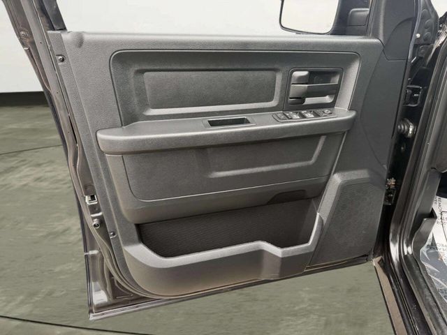 2016 Ram 1500 4WD Crew Cab 140.5" Tradesman - 22993941 - 11