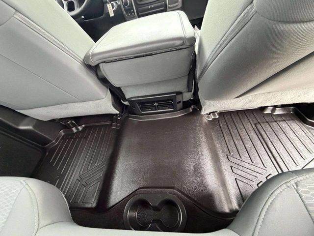 2016 Ram 1500 4WD Crew Cab 140.5" Tradesman - 22993941 - 24