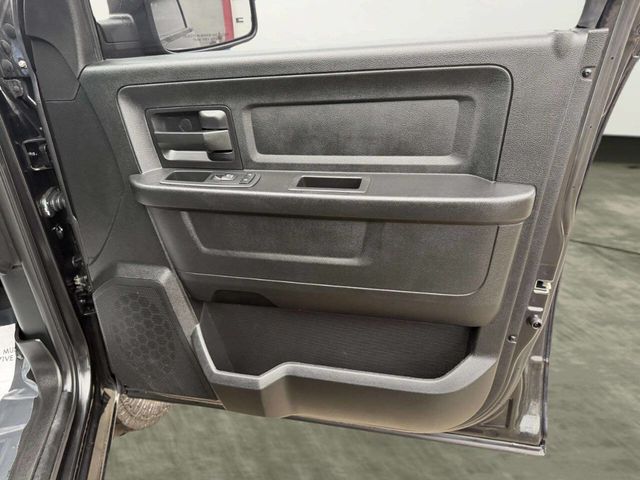 2016 Ram 1500 4WD Crew Cab 140.5" Tradesman - 22993941 - 25