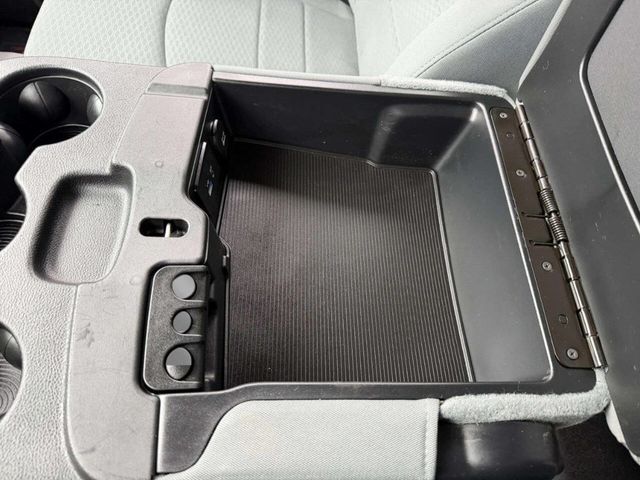 2016 Ram 1500 4WD Crew Cab 140.5" Tradesman - 22993941 - 38