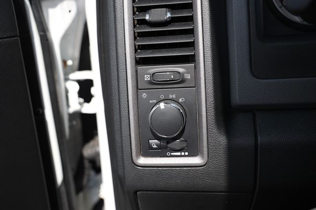 2016 Ram 1500 4WD Crew Cab 140.5" Tradesman - 23023680 - 38