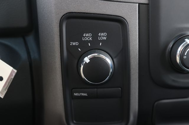 2016 Ram 1500 4WD Crew Cab 140.5" Tradesman - 23023680 - 41