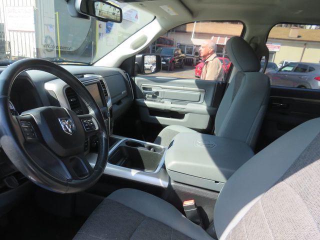 2016 Ram 1500 4WD Crew Cab 149" Big Horn - 22797496 - 11