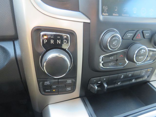 2016 Ram 1500 4WD Crew Cab 149" Big Horn - 22797496 - 17