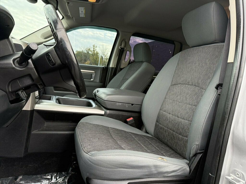 2016 Ram 1500 4WD Crew Cab 149" Big Horn - 23094168 - 13