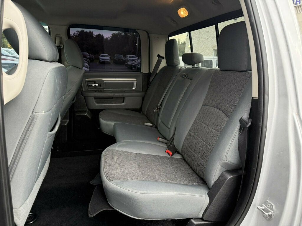 2016 Ram 1500 4WD Crew Cab 149" Big Horn - 23094168 - 17