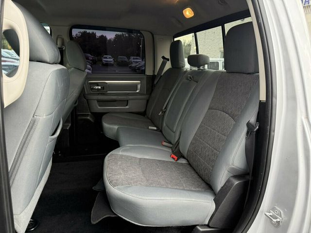 2016 Ram 1500 4WD Crew Cab 149" Big Horn - 23094168 - 17