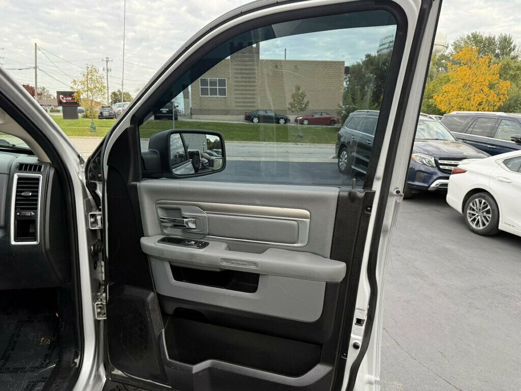 2016 Ram 1500 4WD Crew Cab 149" Big Horn - 23094168 - 19