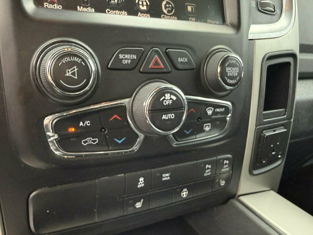 2016 Ram 1500 4WD Crew Cab 149" Big Horn - 23094168 - 26