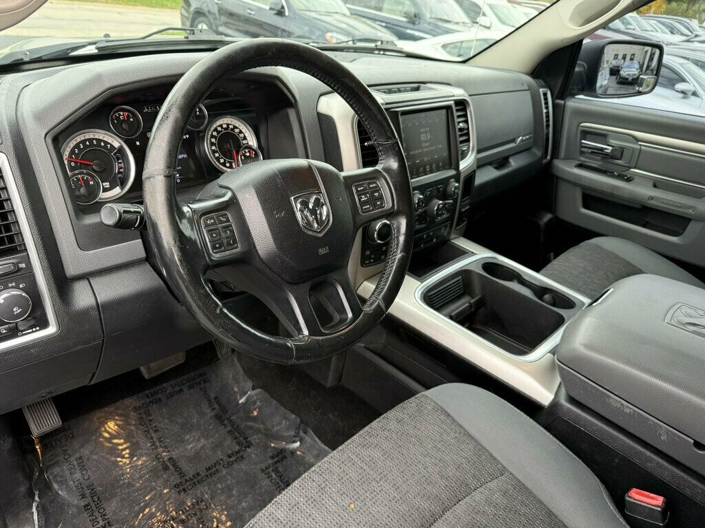 2016 Ram 1500 4WD Crew Cab 149" Big Horn - 23094168 - 7