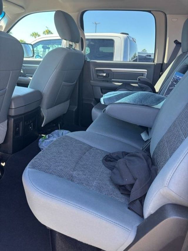 2016 Ram 1500 4WD Crew Cab 149" Big Horn - 22948682 - 5