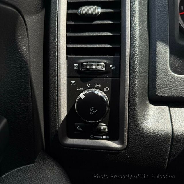 2016 Ram 1500 4WD CREW CAB EXPRESS W/EXPRESS PACKAGE & HEMI - 22996235 - 28