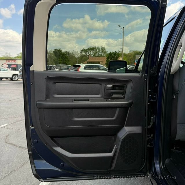 2016 Ram 1500 4WD CREW CAB EXPRESS W/EXPRESS PACKAGE & HEMI - 22996235 - 36