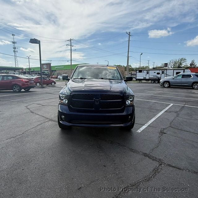 2016 Ram 1500 4WD CREW CAB EXPRESS W/EXPRESS PACKAGE & HEMI - 22996235 - 3