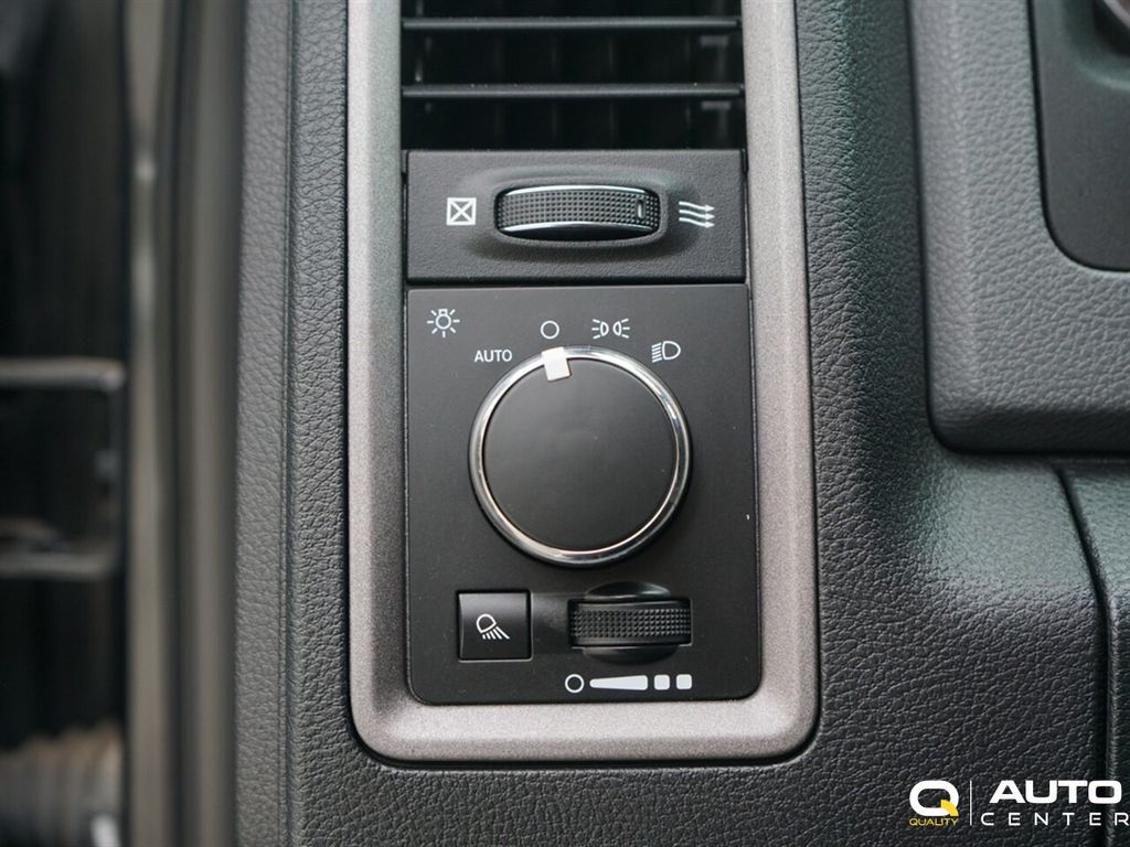 2016 Ram 1500 4WD Quad Cab 140.5" Tradesman - 22883295 - 27